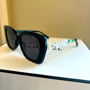 Gorgeous C.C sunglasses